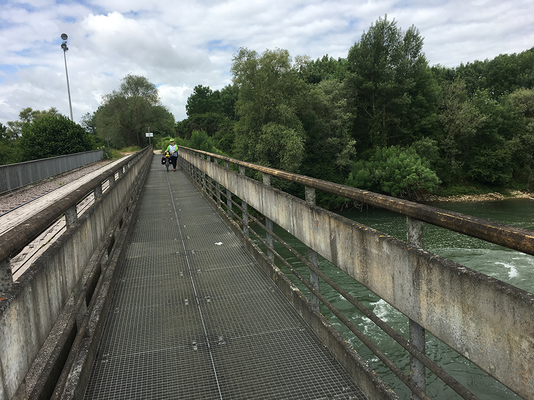 Pedestrian bridge across the Marne between Soulanges and Courot